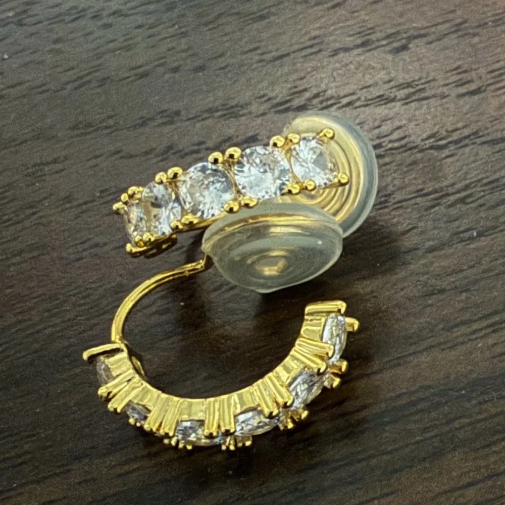 Elegant Gold Hoop Clip-On Earrings - Picture 4 of 5